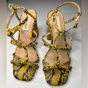 NEW Gianni Bini Yellow Snake Print Heels Women’s Size 7
